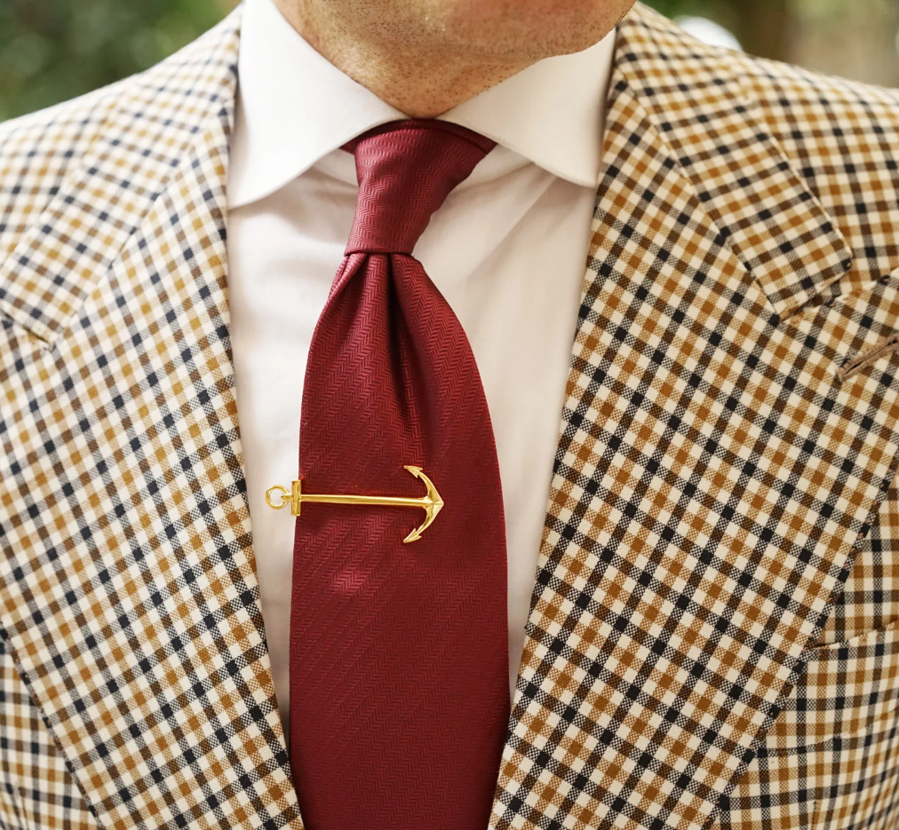 Finished gold anchor tie pin