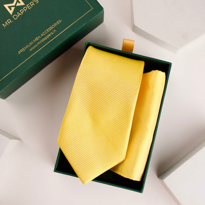 Premium men's tie and pocket square
Matching tie and pocket square for weddings
Men's fashion accessories
Sophisticated tie and pocket square combo